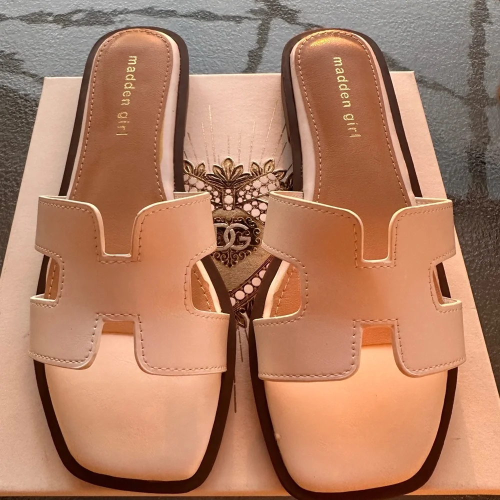White Madden Girl Sandals 7.5 - Picture 2 of 6